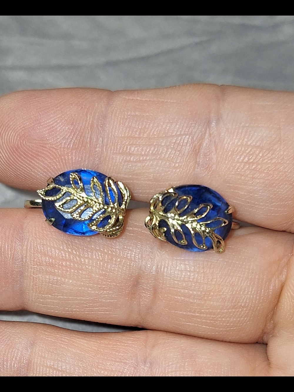 Vintage Coro Blue Glass Screw-back Earrings - RARE FIND